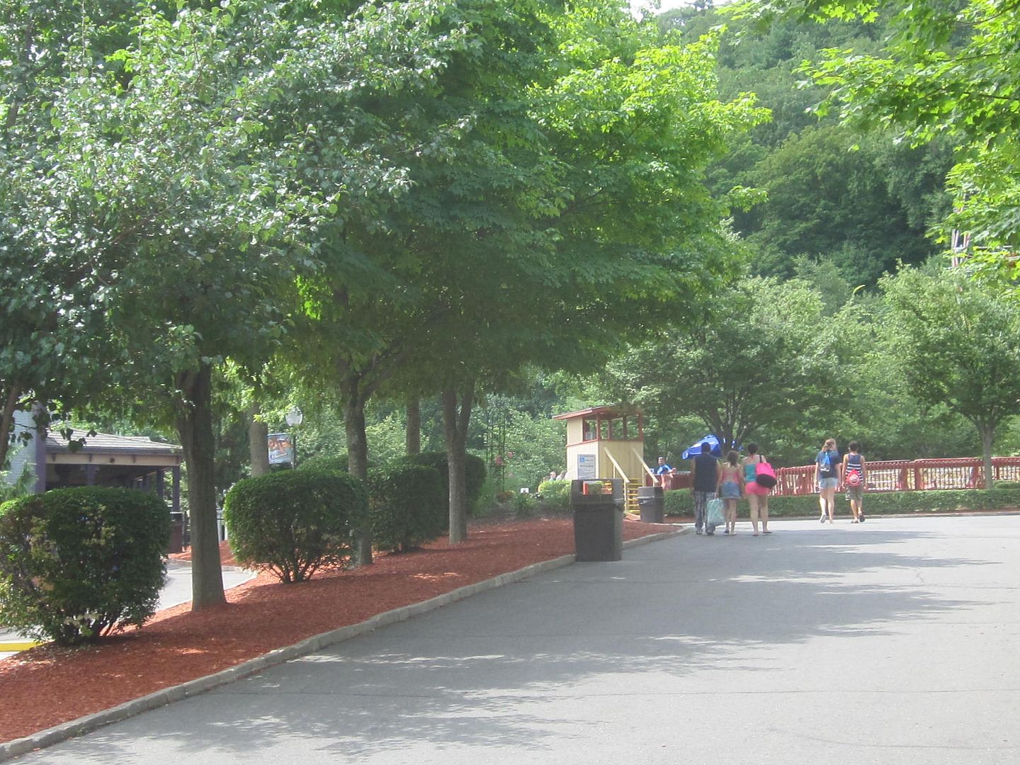 Lake Compounce entrance photo IMG_1441_zps74129060.jpg