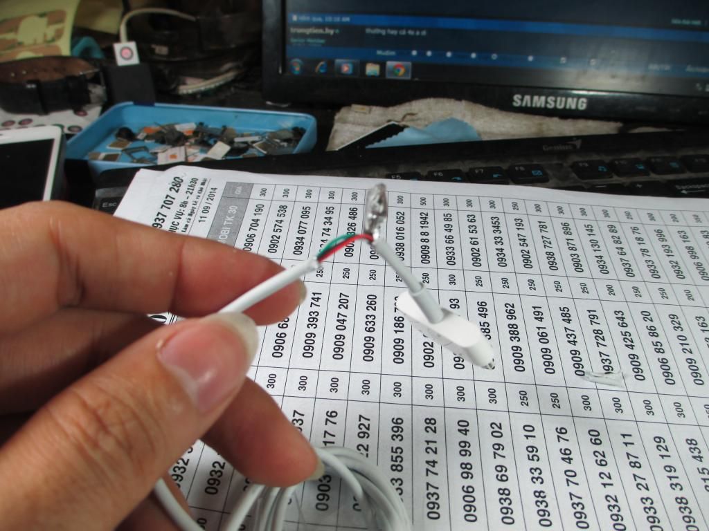 cáp iphone 4,4s cần xả - 1