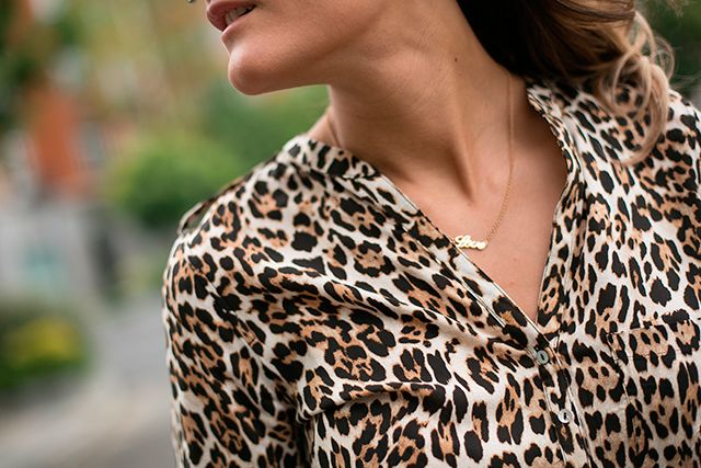 OUTFITS, animal print, tendencias prefall 2013, camisa leopardo, zara sales, rebajas zara, leather shorts, mentirosas, asos clutch, elena estaun, fluor