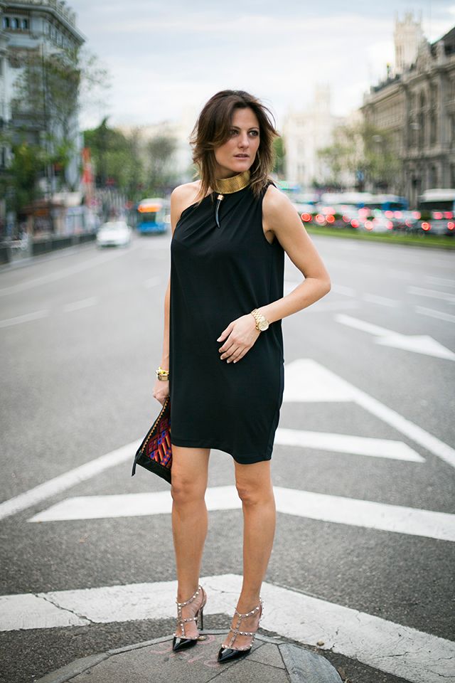 OUTFITS, mango philippa, asimetrico negro, collar cuerno mango, cartera etnica zara, gran via, madrid, valentino rockstud, elena estaun, blogs de moda españoles,cristina blanco