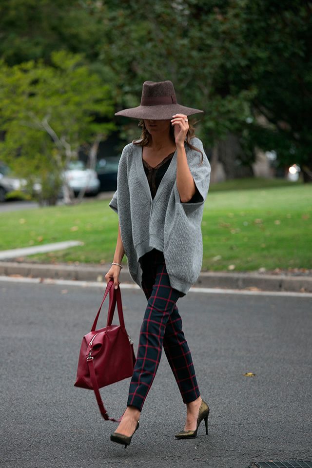 cardigan uterque oversized, pantalon cuadros zara, zapatos carmen seteffens, navas joyeros, maxi asa corta lacambra, day a day oxblood, lace top zara studio, top encaje zara studio, cristina blanco, guiaeestilo, guia de estilo, spanish fashion blog