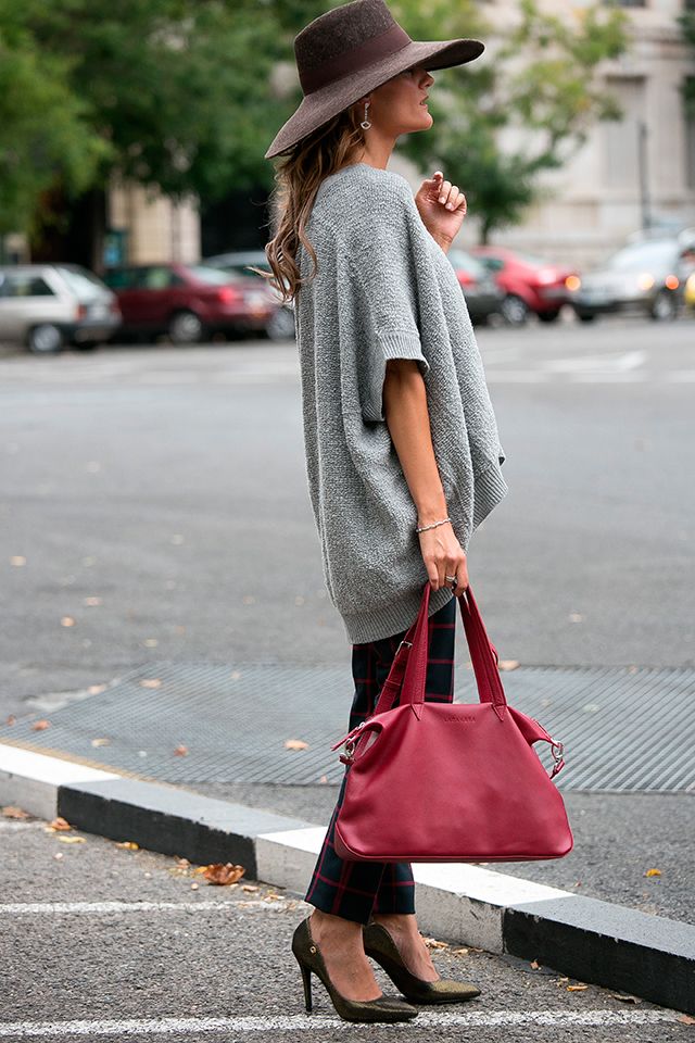 cardigan uterque oversized, pantalon cuadros zara, zapatos carmen seteffens, navas joyeros, maxi asa corta lacambra, day a day oxblood, lace top zara studio, top encaje zara studio, cristina blanco, guiaeestilo, guia de estilo, spanish fashion blog