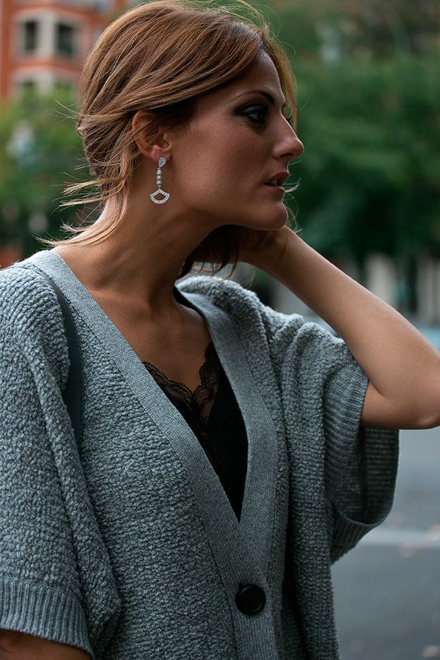 cardigan uterque oversized, pantalon cuadros zara, zapatos carmen seteffens, navas joyeros, maxi asa corta lacambra, day a day oxblood, lace top zara studio, top encaje zara studio, cristina blanco, guiaeestilo, guia de estilo, spanish fashion blog