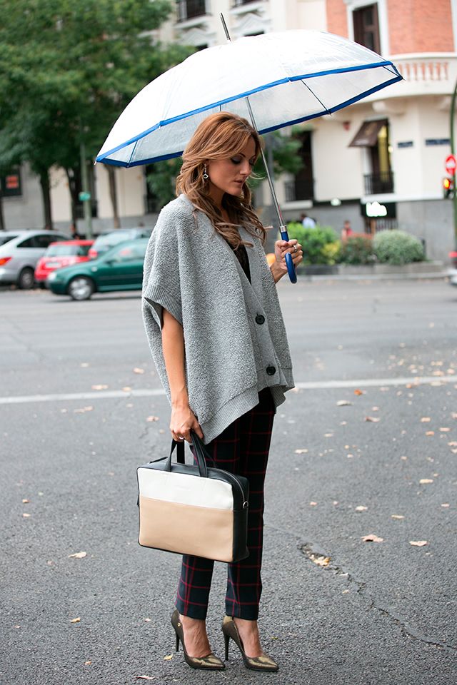 cardigan uterque oversized, pantalon cuadros zara, zapatos carmen seteffens, navas joyeros, maxi asa corta lacambra, day a day oxblood, lace top zara studio, top encaje zara studio, cristina blanco, guiaeestilo, guia de estilo, spanish fashion blog