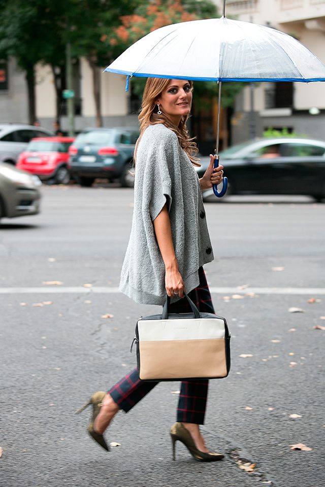 cardigan uterque oversized, pantalon cuadros zara, zapatos carmen seteffens, navas joyeros, maxi asa corta lacambra, day a day oxblood, lace top zara studio, top encaje zara studio, cristina blanco, guiaeestilo, guia de estilo, spanish fashion blog