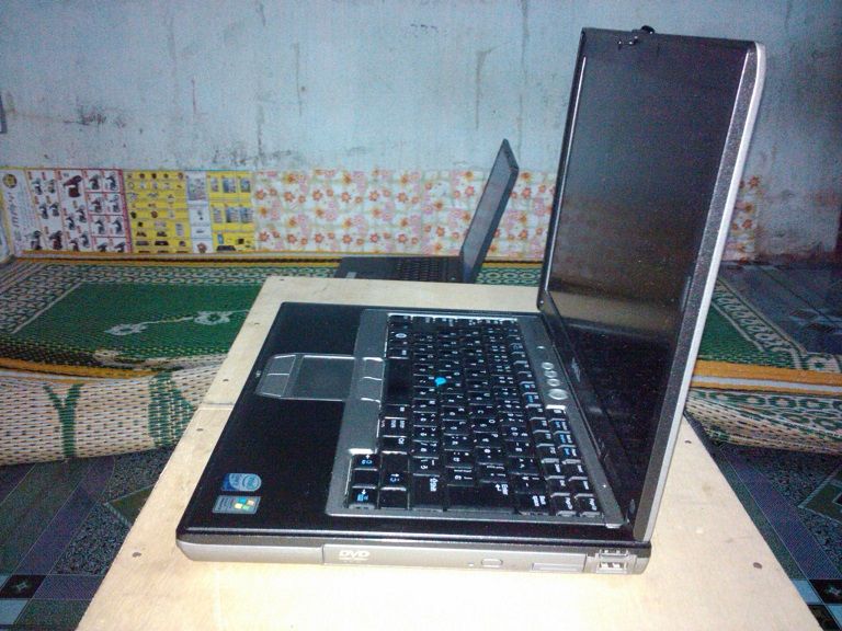 Bình Dương - Cần bán laptop dell d630 máy mới 98% core 2 duo T7250 giá rẽ . - 2